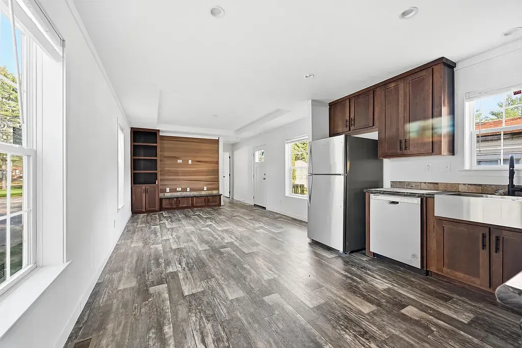 2 bed, 880 sqft, $1,350 — Photo 2