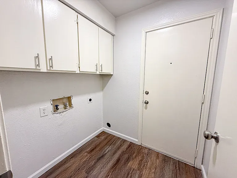 5413-5415 Brookhollow Dr — Photo 21