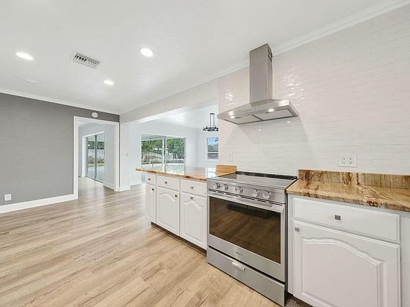 3rd image of 1350 SW 26th Ave