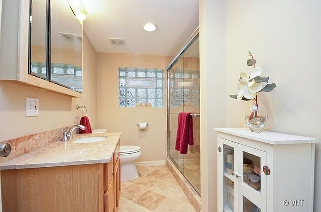 2nd image of 2734 W Argyle St APT 1