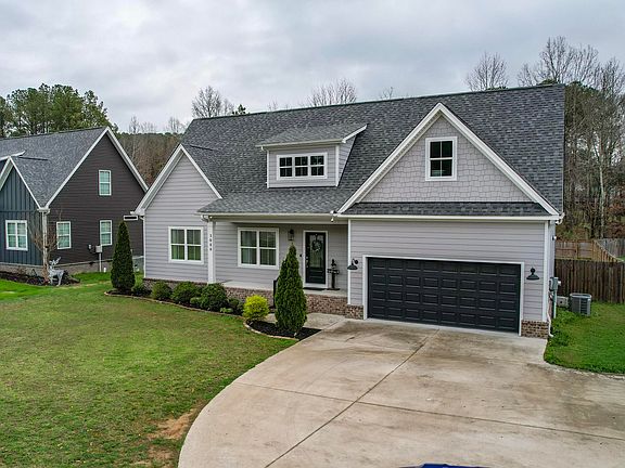 2nd image of 3086 Crow Rd NE