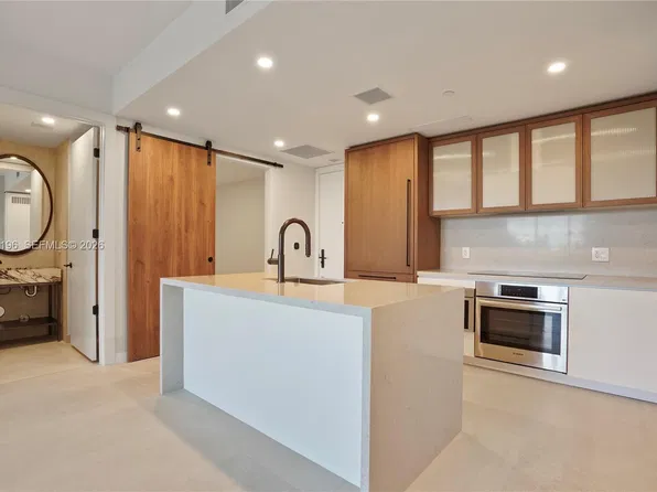 2200 Brickell Ave, Miami, FL