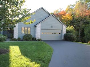 28 Woodbury Way, Fairport, NY 14450