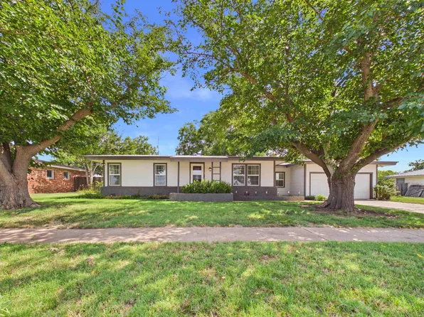 904 S Main St, Electra, TX 76360