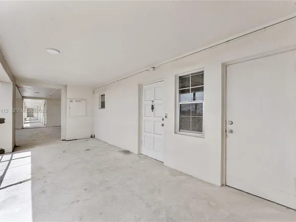 2661 S Course Dr APT 805, Pompano Beach, FL 33069