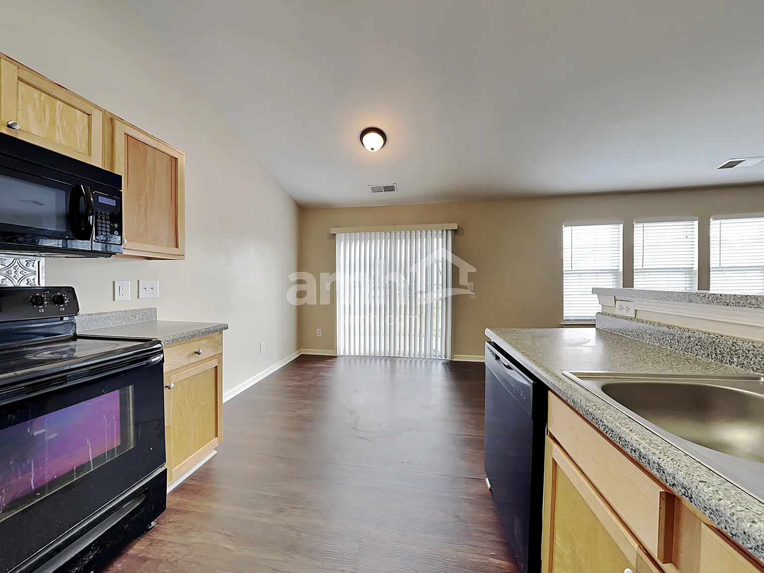 3 bed, 2.0 bath, 1272 sqft, $1,860 — Photo 4