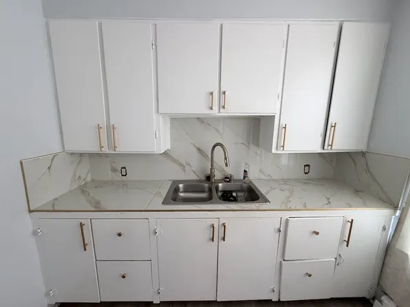 184 Bartlett St APT 1, Lewiston, ME 04240