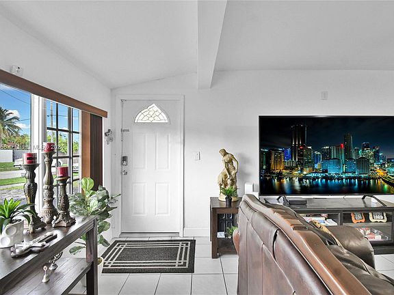 4th image of 9555 Dominican Dr