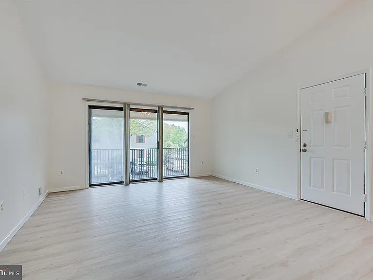 64 Taylor Dr — Photo 7