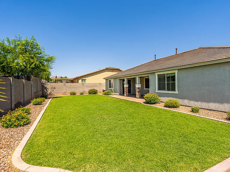 18445 W Saguaro Ln — Photo 36