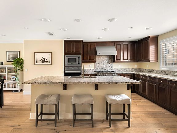 5th image of 2406 Torrey Pines Rd Unit 152