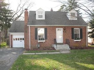 30905 Carlton Dr, Bay Village, OH