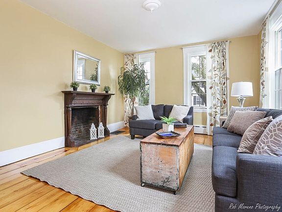 4th image of 261 Merrimac St