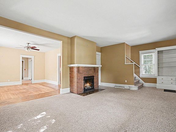 4th image of 1330 W Maple St