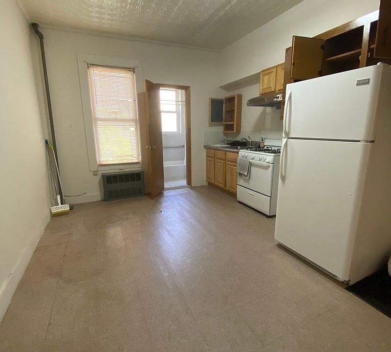 2nd image of 142 Guernsey St #1F