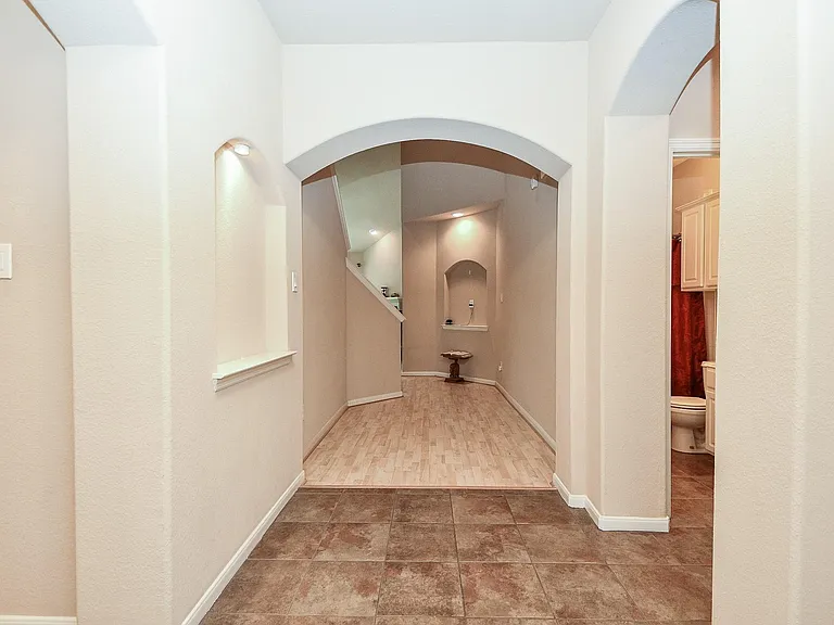 21502 Venture Park Dr — Photo 2
