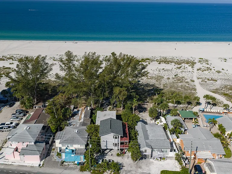 10220 Gulf Blvd #1 — Photo 30
