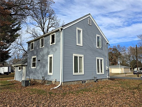 3rd image of 3233 Potter Road