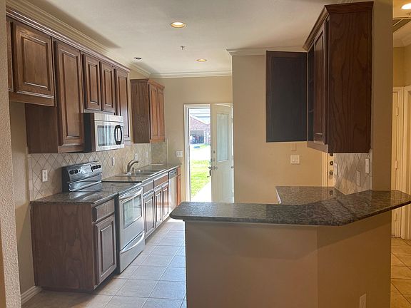 2nd image of 684 S Charles St #684