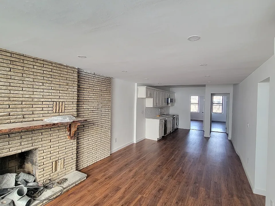208 E 116th St #4