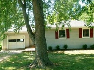 205 E Sunflower Blvd, Ozawkie, KS 66070