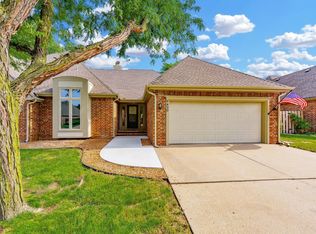 9430 E Bent Tree Cir, Wichita, KS 67226