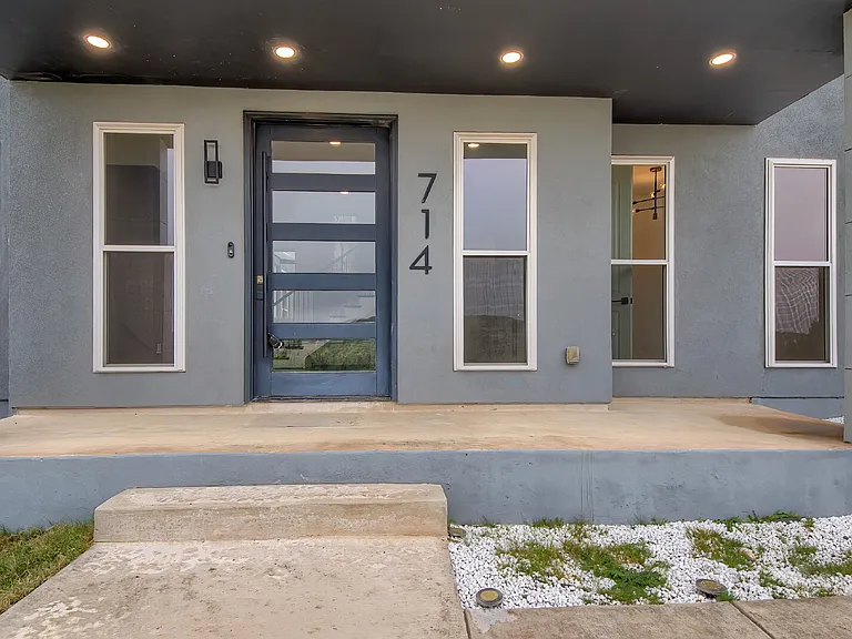 714 Misty Water Ln — Photo 2