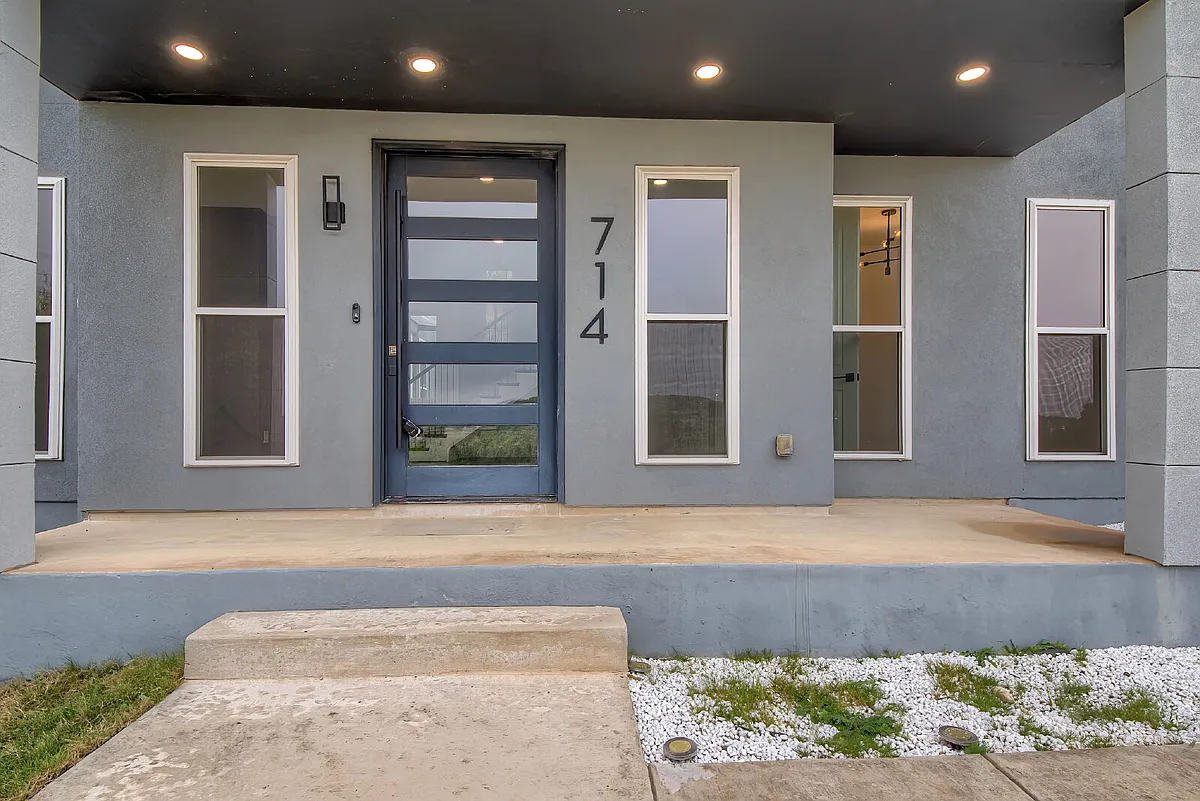 Building Photo - 714 Misty Water Ln