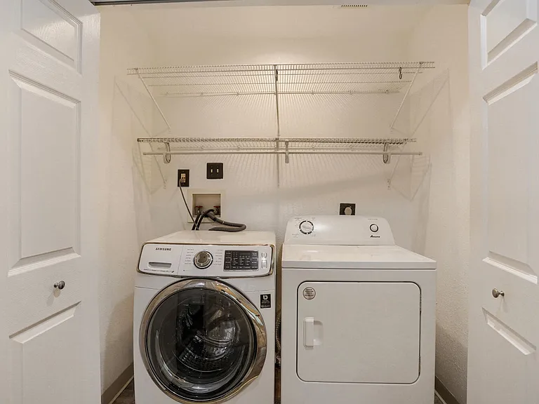 7718 S Cove Cir — Photo 15