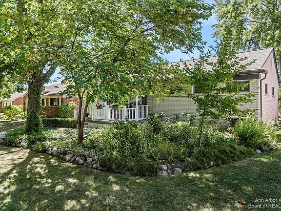 2nd image of 23963 Colchester Dr