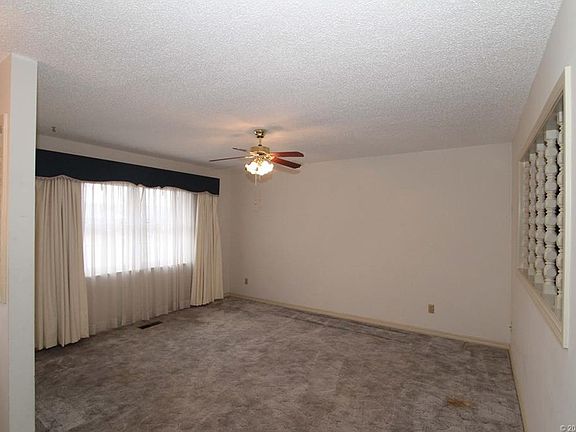 4th image of 204 Hinton Blvd
