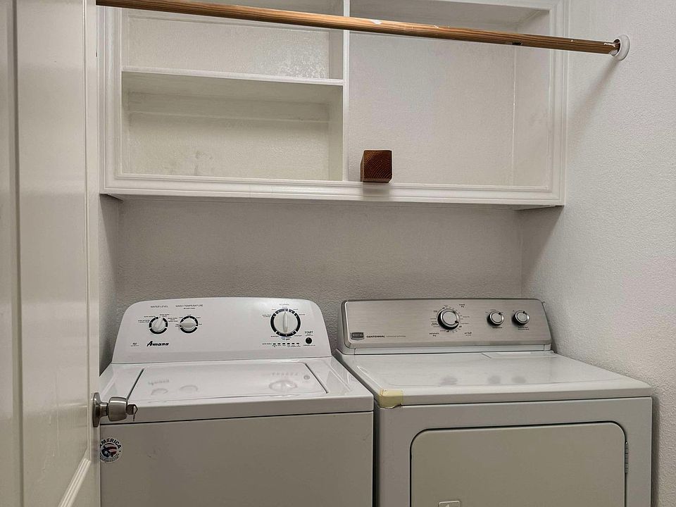 2nd image of 2320 Oakcrest Dr