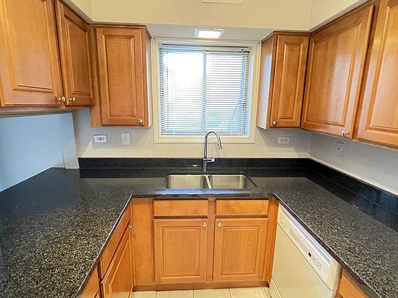 4th image of 13911 James Dr APT 1004