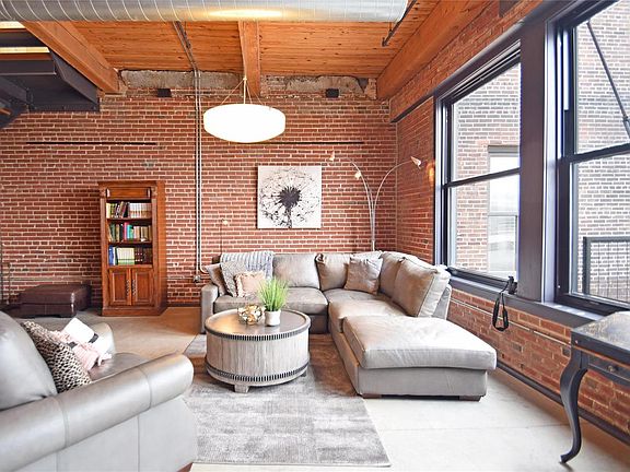 3rd image of 1015 Washington Ave