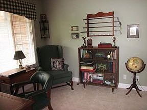 5th image of 2932 Country Club Ln