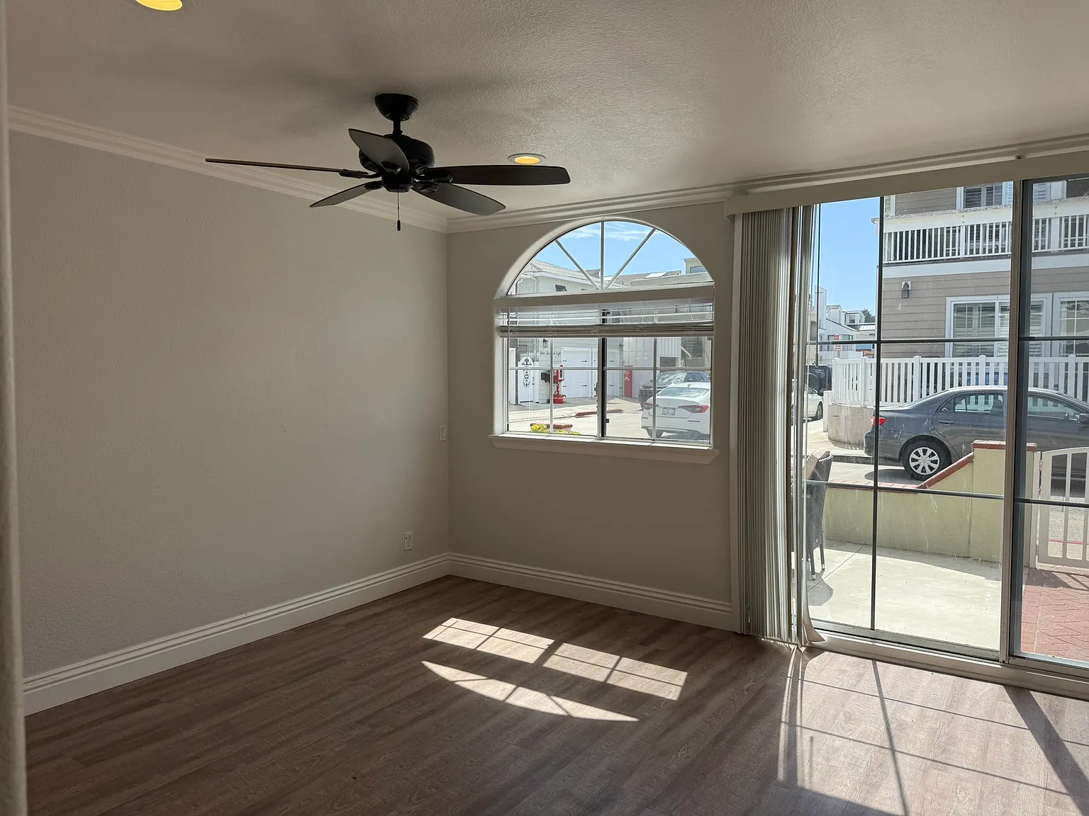 3 bed, 1633 sqft, $5,999 — Photo 2