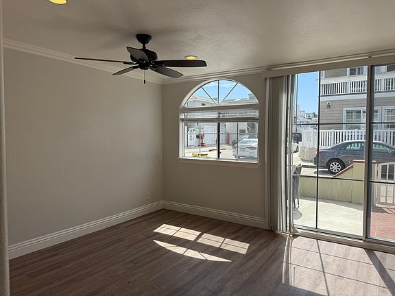 2nd image of 213 41st St #213