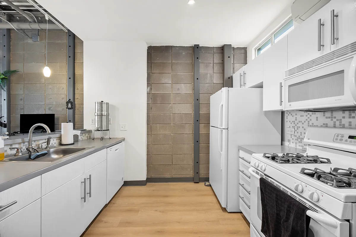 Building Photo - 4801 S Congress Ave #D1