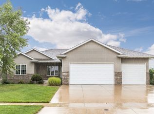4300 Spring Meadow Pl NE, Cedar Rapids, IA 52411