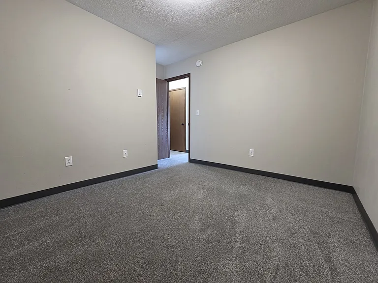 400 3rd Ave SW #4 — Photo 10