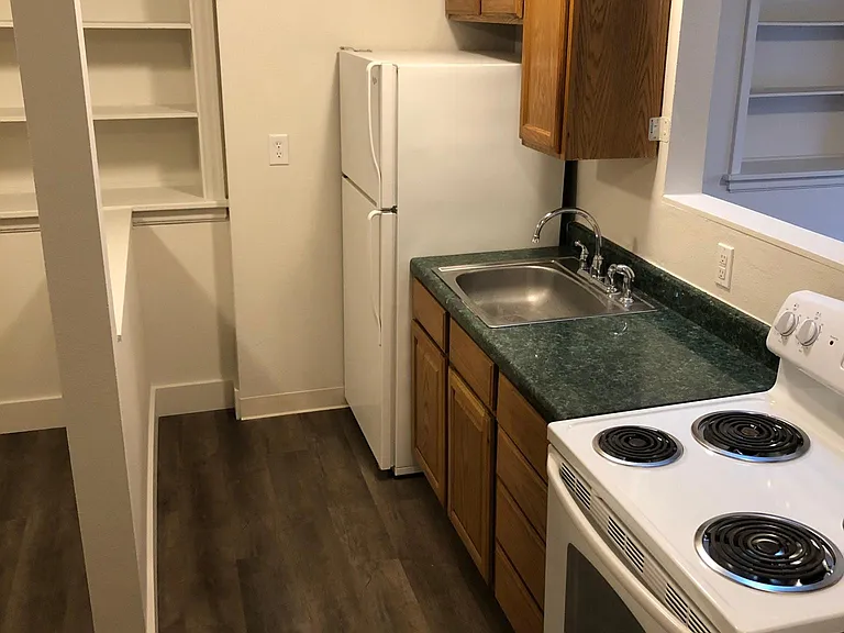 337 N Wycoff Ave — Photo 2