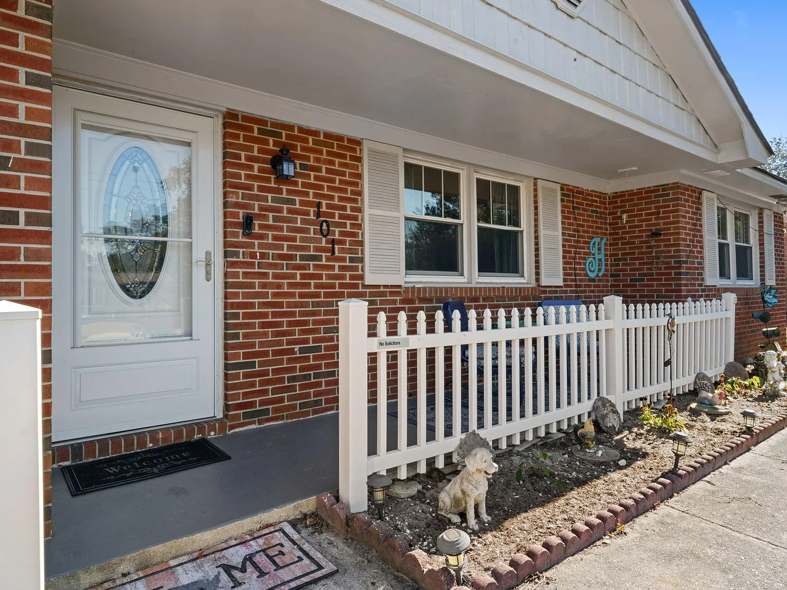 3 bed, 1.5 bath, 1479 sqft, $2,000 — Photo 1