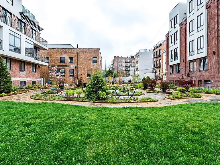 185 Leonard St #3C — Photo 12