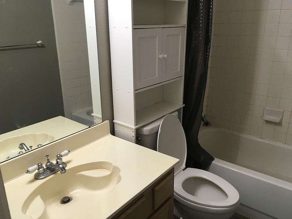 1st image of 1113 Easton Ln #1