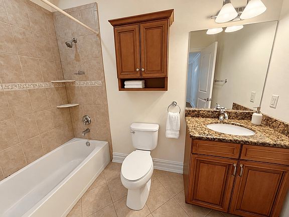 5th image of 2203 Rio Vista Ln