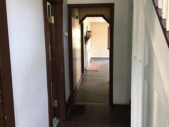 5th image of 824 S College Ave