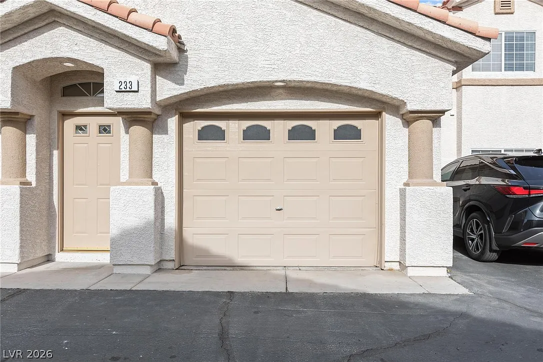 2 bed, 2.0 bath, 1361 sqft, $1,799 — Photo 4
