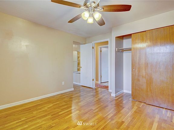 5th image of 2432 205th Pl SW