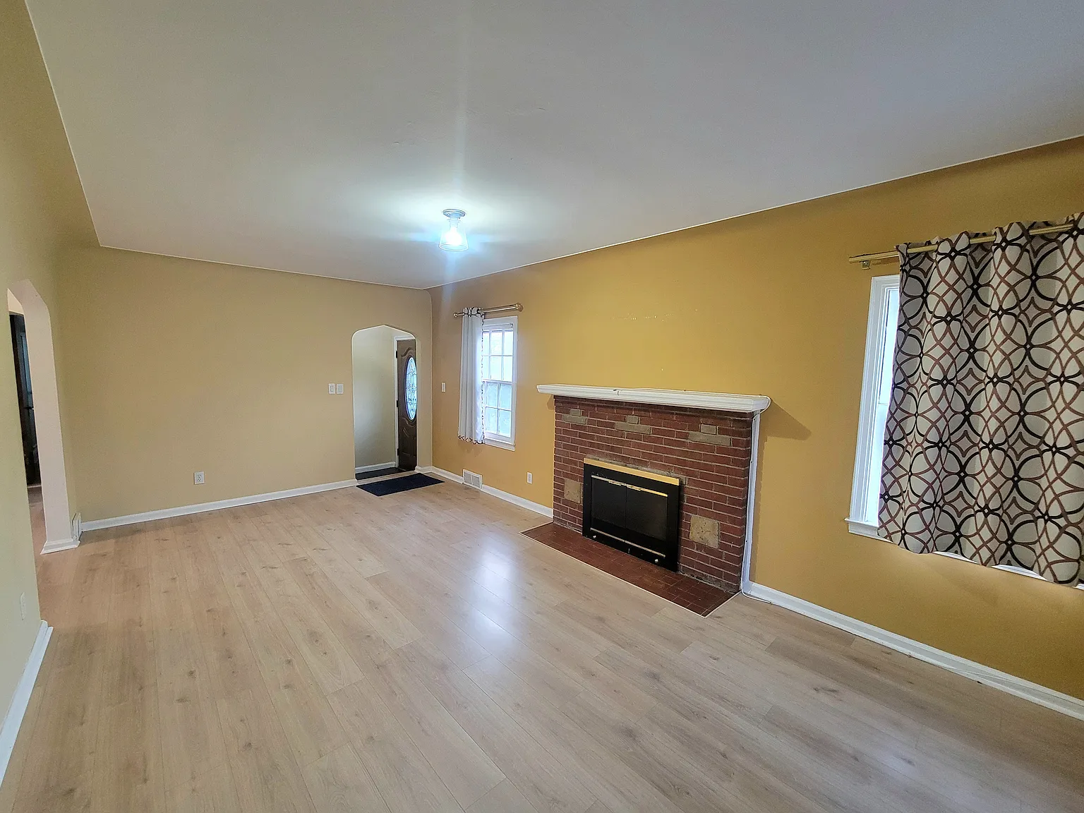 3 bed, 1.5 bath, 1200 sqft, $1,550 — Photo 4