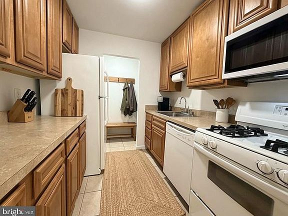5th image of 10549 Twin Rivers Rd Unit B-1